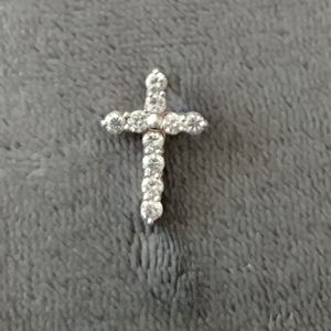 New 925 Silver cubic zirconia cross pendant